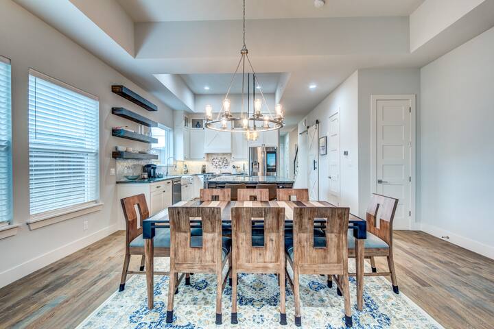 Modern Duplex Mins to DT I Great for Large Groups! gallery image 4