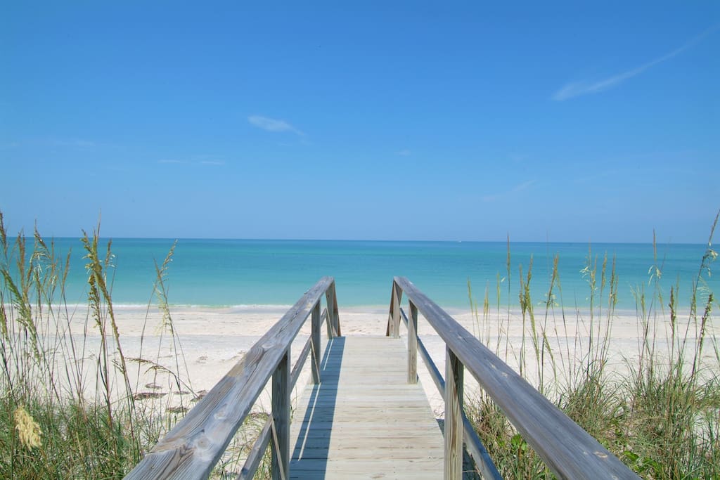 Close to beautiful Siesta Key Beach!