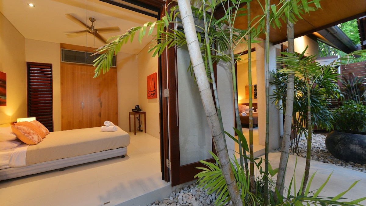 Sundaram dhe Amalè

Një vilë luksoze Niramaya me tre dhoma gjumi në Port Douglas

Plotësisht i vetëpërmbajtur me pishinë private