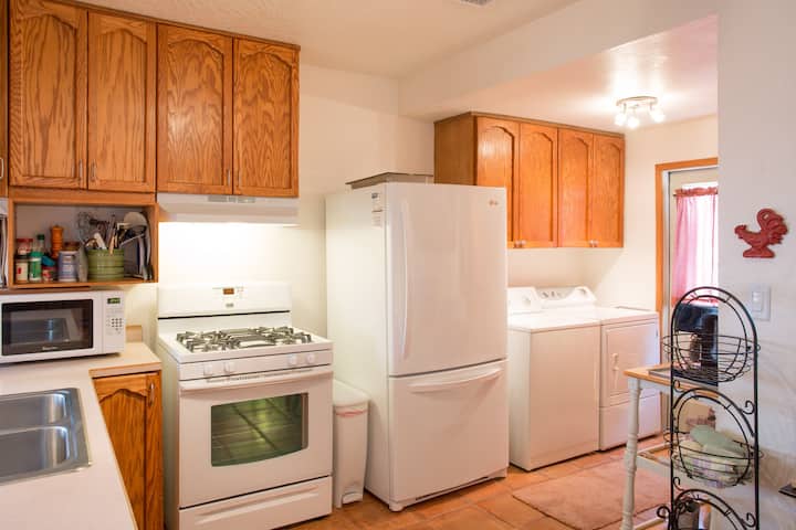 Old Town Home Cottonwood, AZ Wine Country Lodging