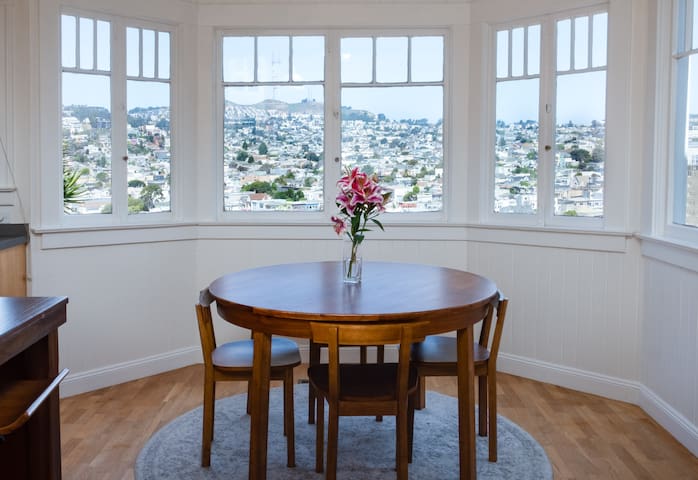 Bernal Hill / Mission ! 3 Bedrooms, Awesome View !