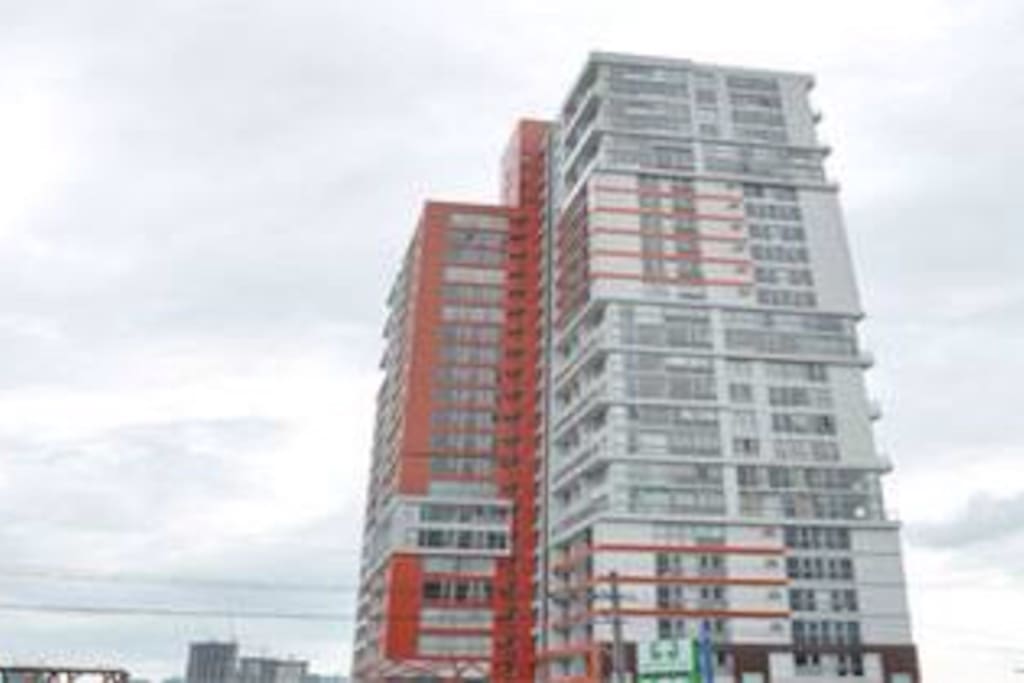Sunshine 100 Studio Condo For Lease! Pioneer Manda Across Legend Hotel
Studio Condo/Apartment is for Lease! (24.50 square meters) Stay in the Middle of Them All! Sunshine 100 City Plaza Pioneer Corner Sheridan Sts, Mandaluyong City (Walking Distance to Edsa, Cybergate & Robinsons Pioneer Mall Across Legend Hotel and The New Channel 5, Beside RFM & Madison Square Near SM Megamall, Shangrila Edsa Plaza Mall/Hotel & Robinson's Galleria. Studio Type, Fully Furnished & Available on Daily Rate: P2,500 /$50 Per Night (Inclusive of Cable, Wifi, Water, & Electricity) (Security Deposit USD220 or Php10,000.00 Refundable upon Check 0ut) With Wifi, Sky Cable, Swimming Pool, Sky Patios, Gym etc.