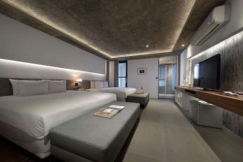 Sun Moon Lake Guiyue Village Family Room
