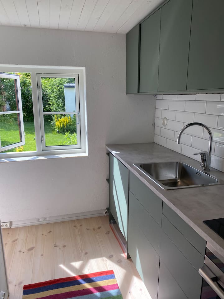 Förtjusande Gästhus På Lugn Innergård Med Uteplats - Svedala