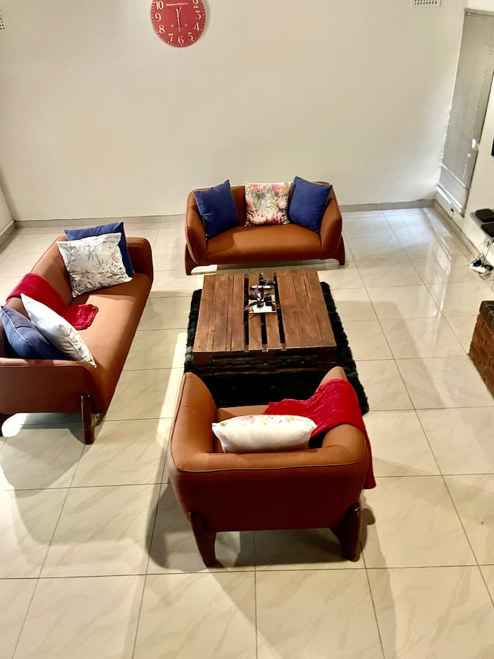 Tranquil, Bright , Spacious Home In Manor Gardens - Durban