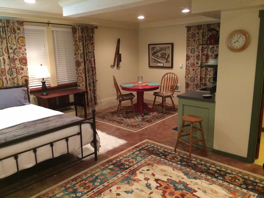 Studio with private entrace, 500 square feet.