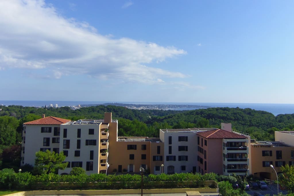 Vue sur la mer depuis le balcon / Vista sul mare dal balcone / Seaview from the balcony