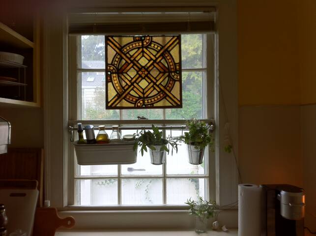 Gorgeous home close to everything gallery image 2