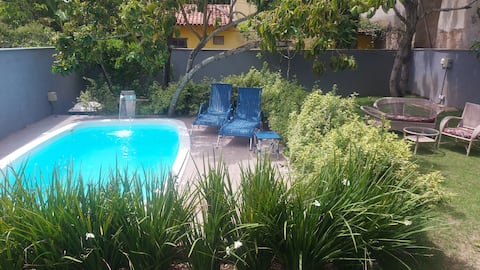 Casa Tropicana: Centro de Itaúnas-Piscina e Jardim