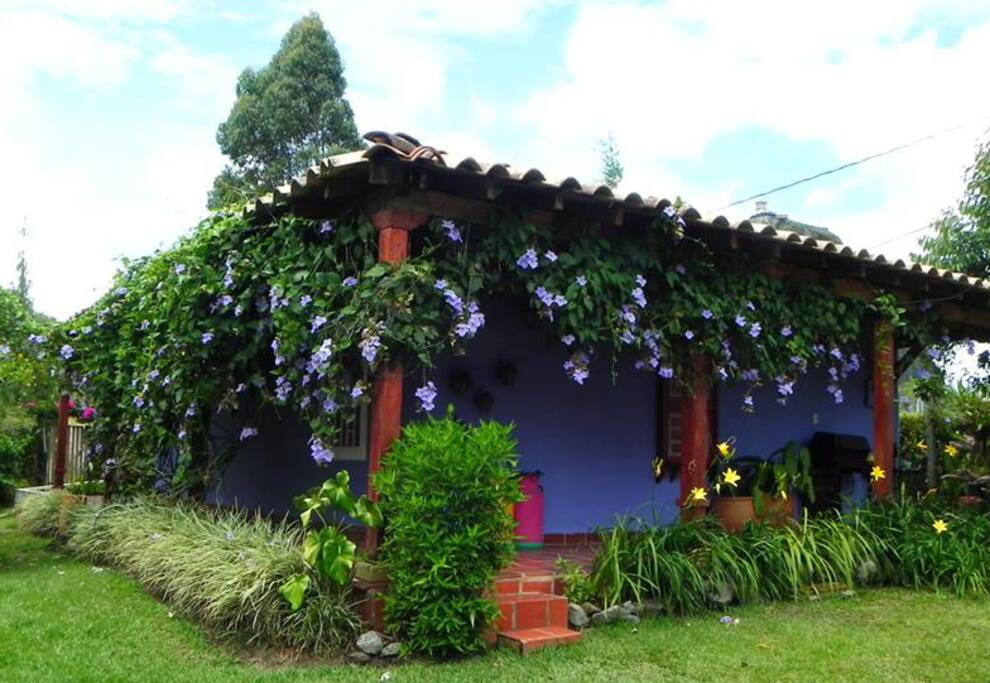 casa vista desde el parqueadero