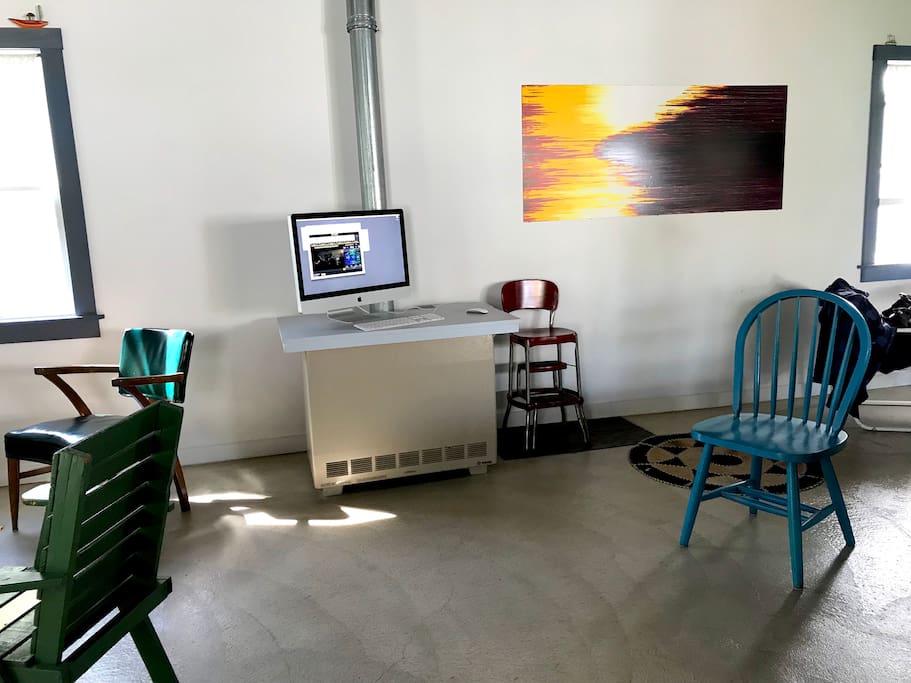Main Room 4 - iMac 27" w/ DVD player and collection