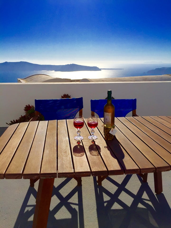 Blue & White Residences With Outdoor Jacuzzi