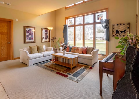 Frank Lloyd Wright: Spring Green Room