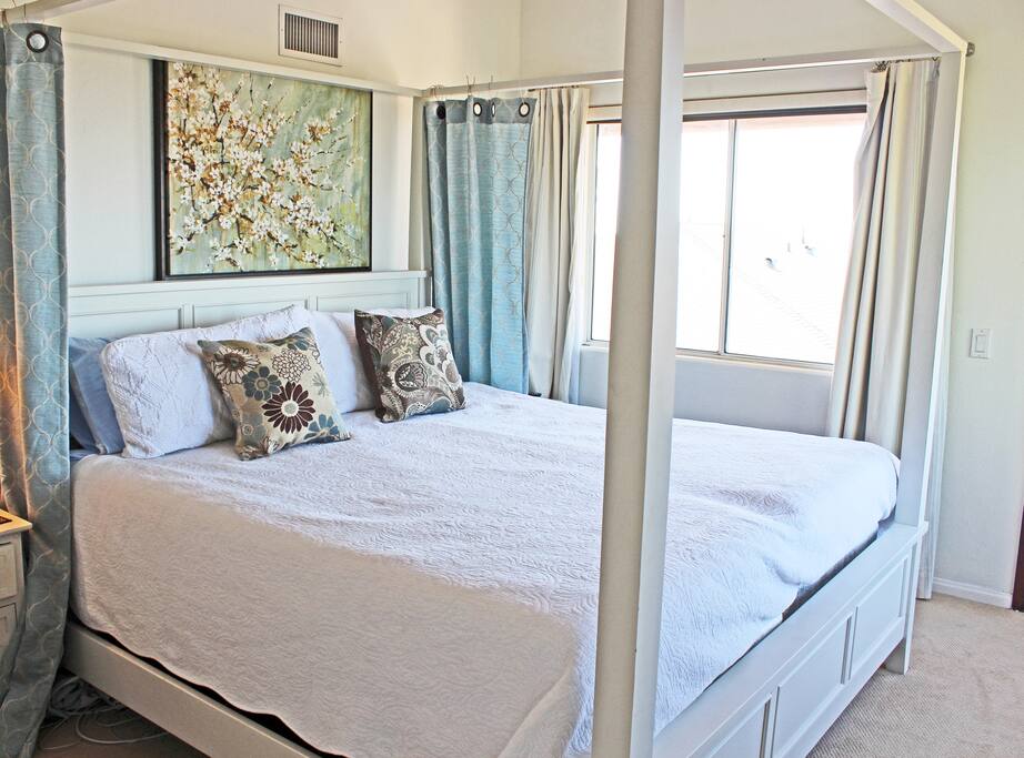 Adjustable split king bed with remotes.