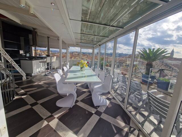 AT THE TOP- PENTHOUSE view’s on all FLORENCE gallery image 5