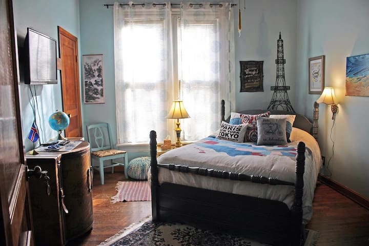 White Wagon Bed and Breakfast: Wanderlust Room