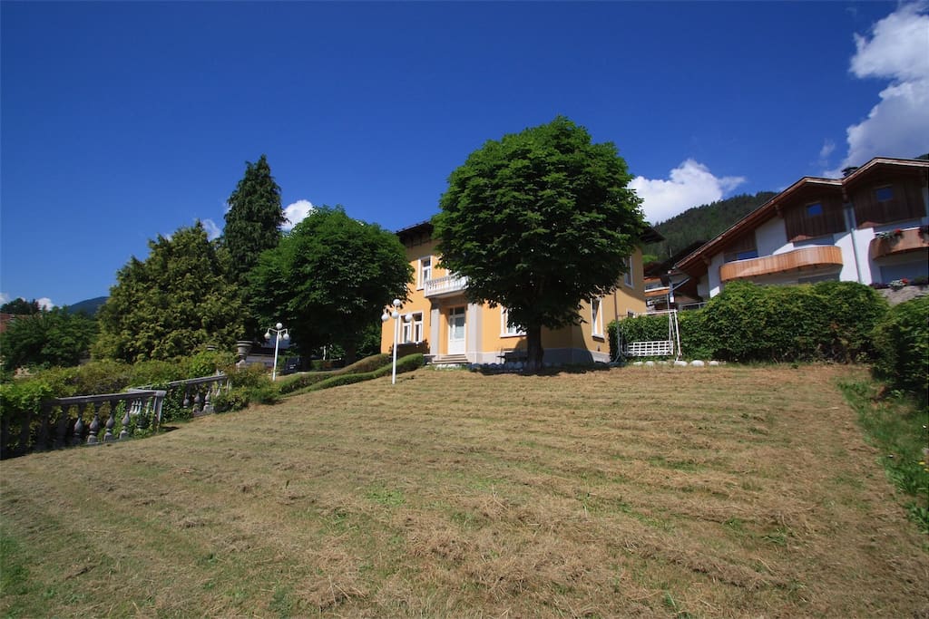 Villa Emilia in lontananza