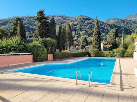 Beautiful 2 bedroom with garden. Residence pool, tennis