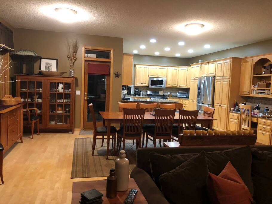 Kitchen & Dinning for 10