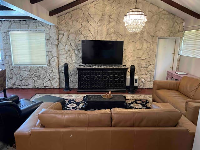 Beautiful Large 4BR Home with POOL