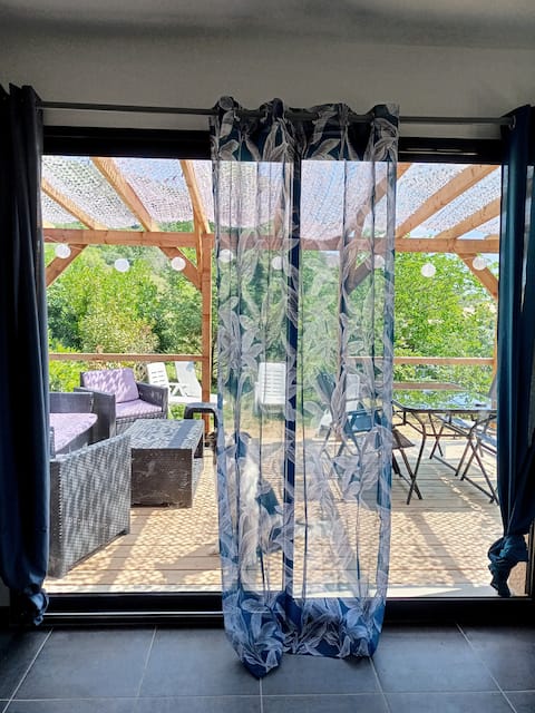 Air-conditioned house - private pool