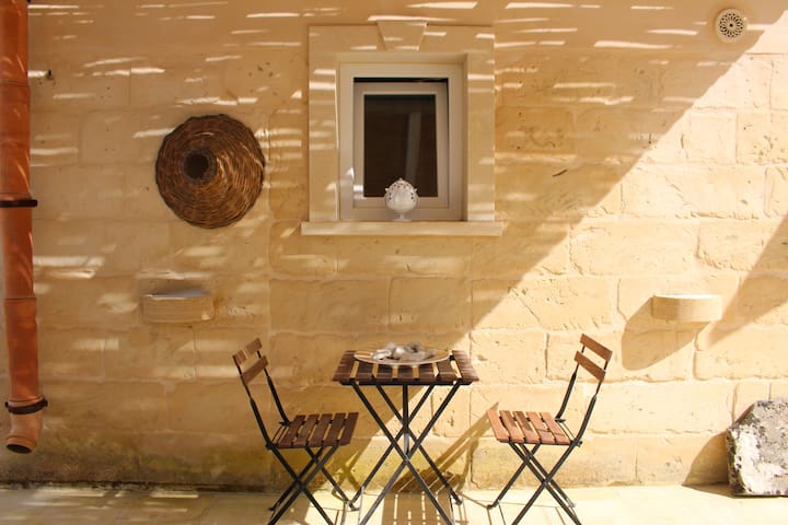 Casa E Giardino A Lizzanello Salento 5 Km Da Lecce Houses For