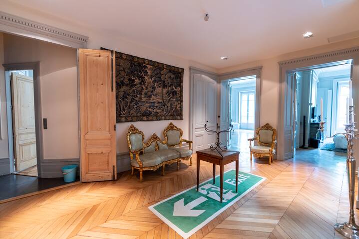 EXCEPTIONNEL 300 M2 LYON 2° APPARTEMENT VUE SAÔNE gallery image 2