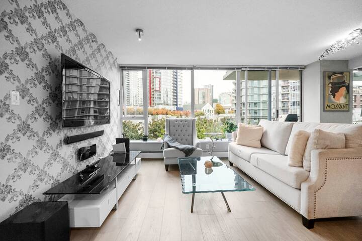 Luxurious, Designer 3 bedrooms Condo – Sleeps 8 gallery image 4