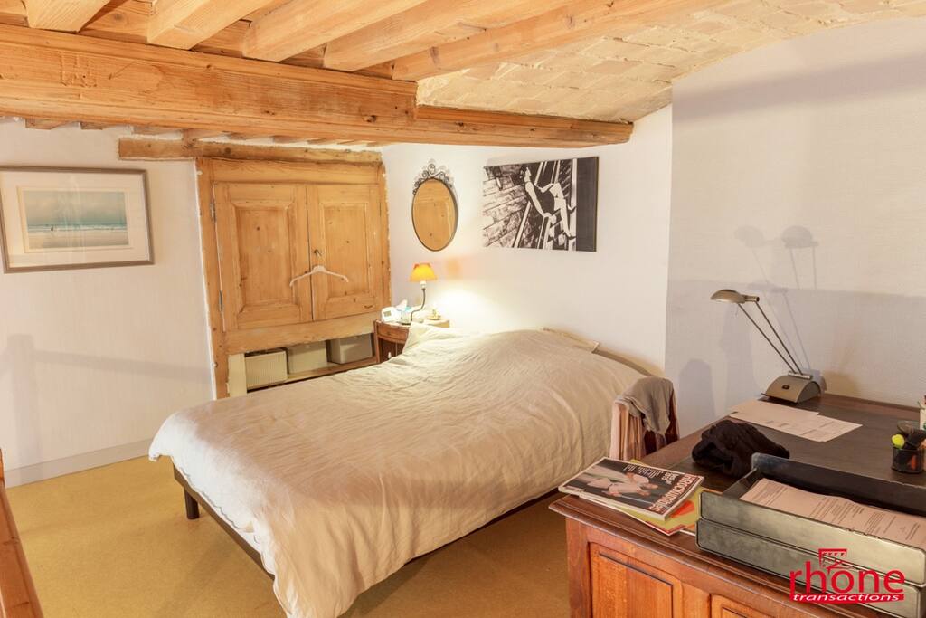 chambre 1 lit deux places + canapé lit deux places