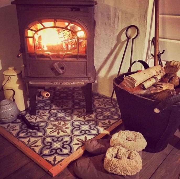The cabin's log fire at your disposal for colder days. If you are not used to log fires we will help you and show you how to use it. Of course there are also radiators at your disposal.