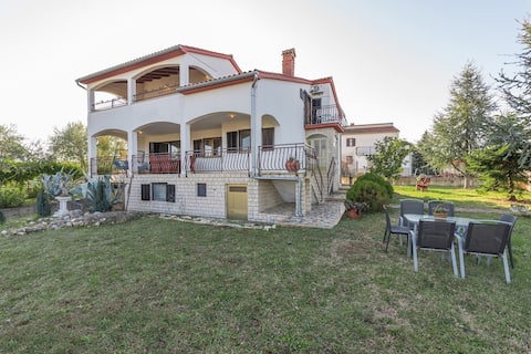 Successful Airbnb property: Katalin - apartment katalin no.2 on the second flo in Mušalež