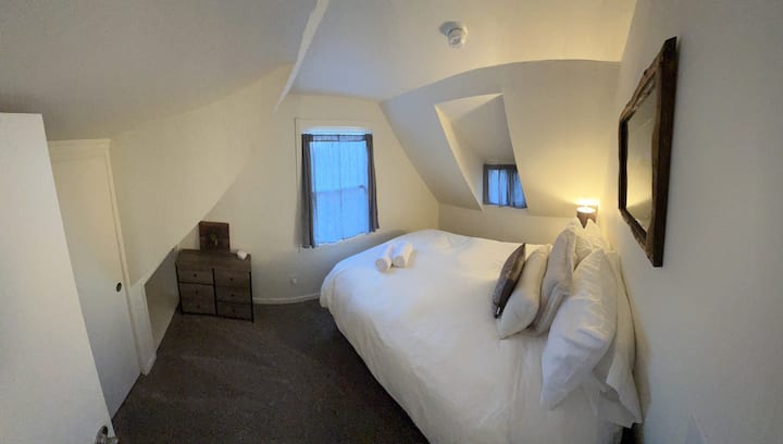 Საძინებელი 2 შესანიშნავი კომფორტული მატრასით