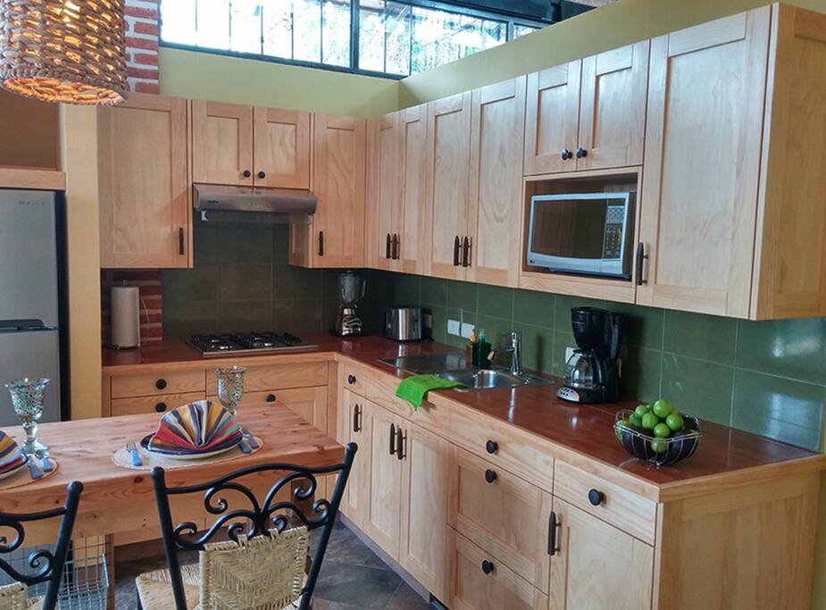 European Quality Kitchen & Cabinets