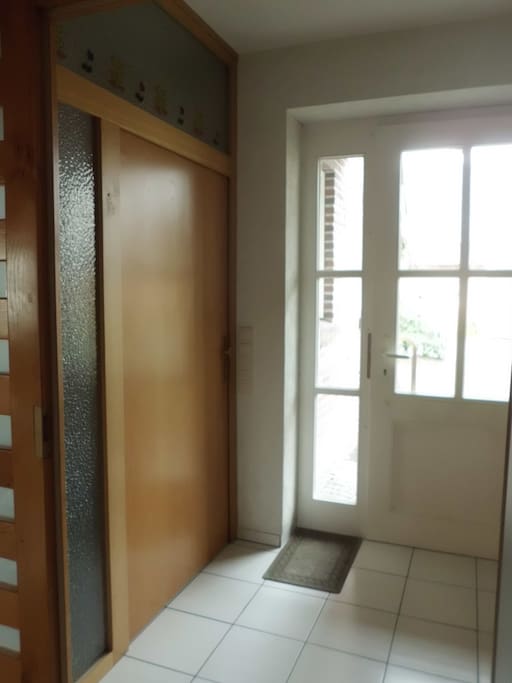 Etagentür zum Apartment mit Loggia