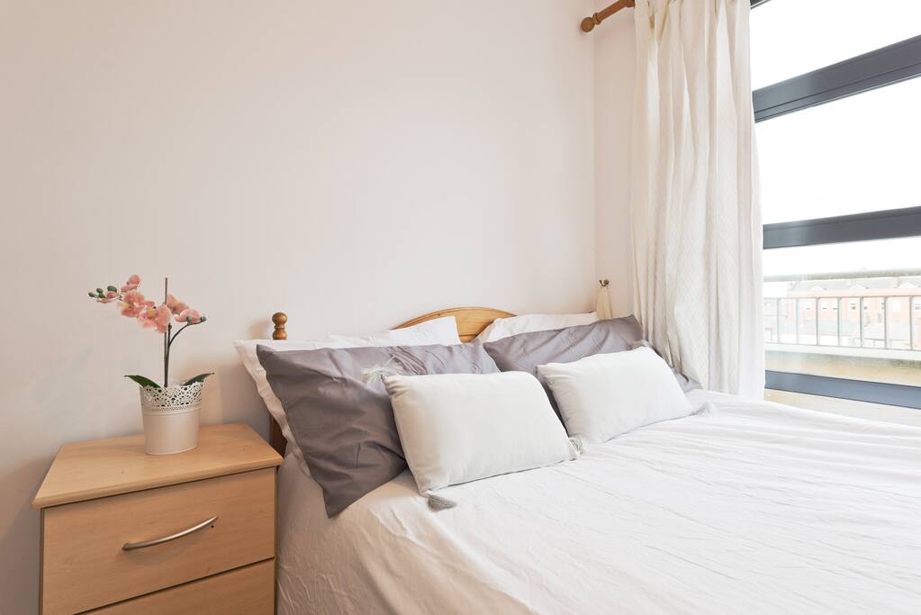 The guest's bedroom