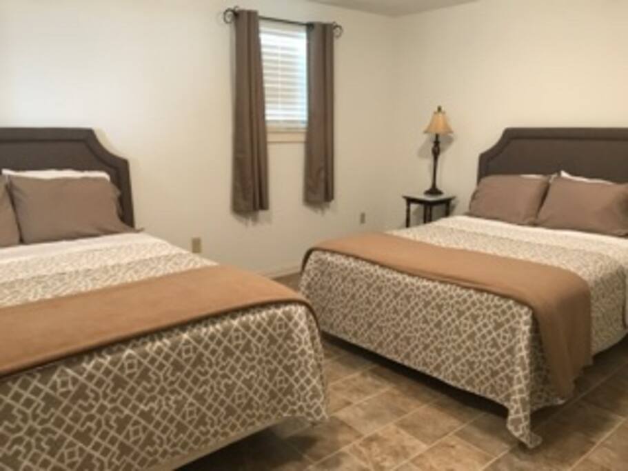 Bedroom with two queen size beds
