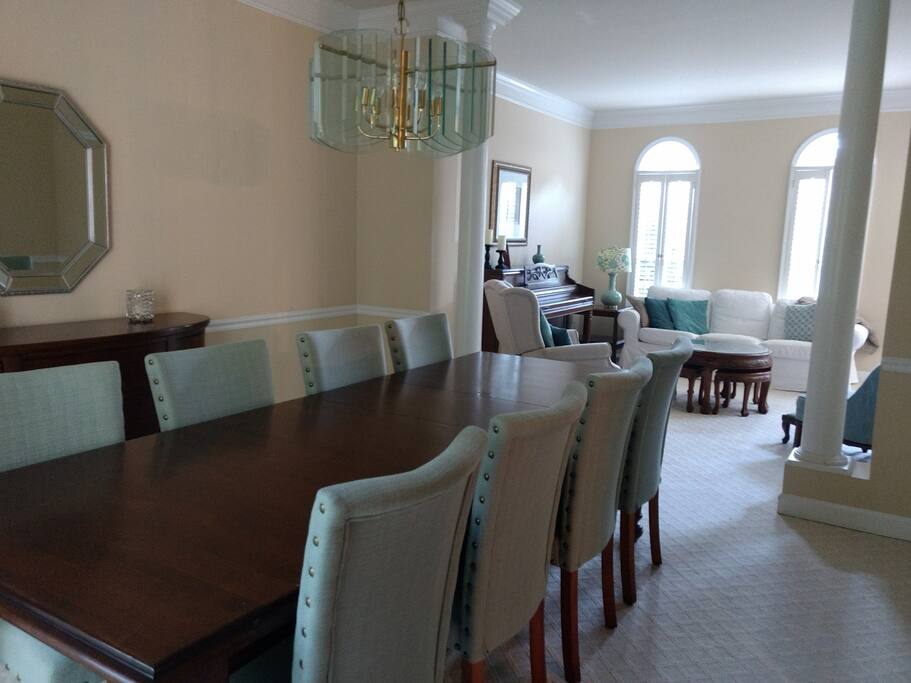 Dining room with seating for 10