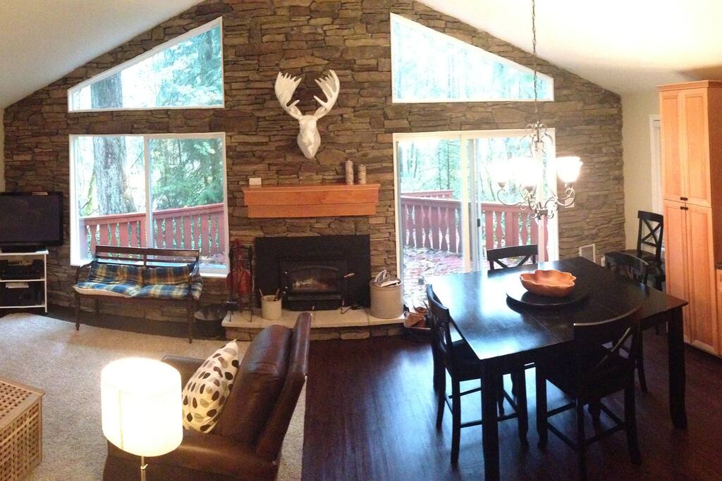 Open floor plan in living, dining and kitchen, great for hanging out with friends