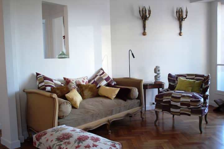 Sebule iliyo na "lit de repos" ambayo inaruhusu mtu wa 4