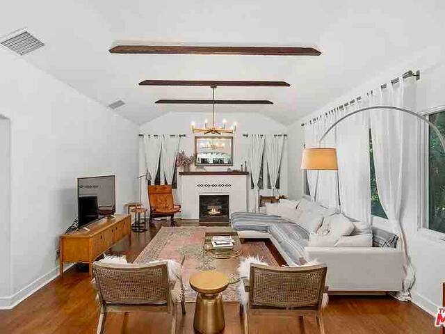 Stylish Spanish Style 3/2 Close to Everything gallery image 5