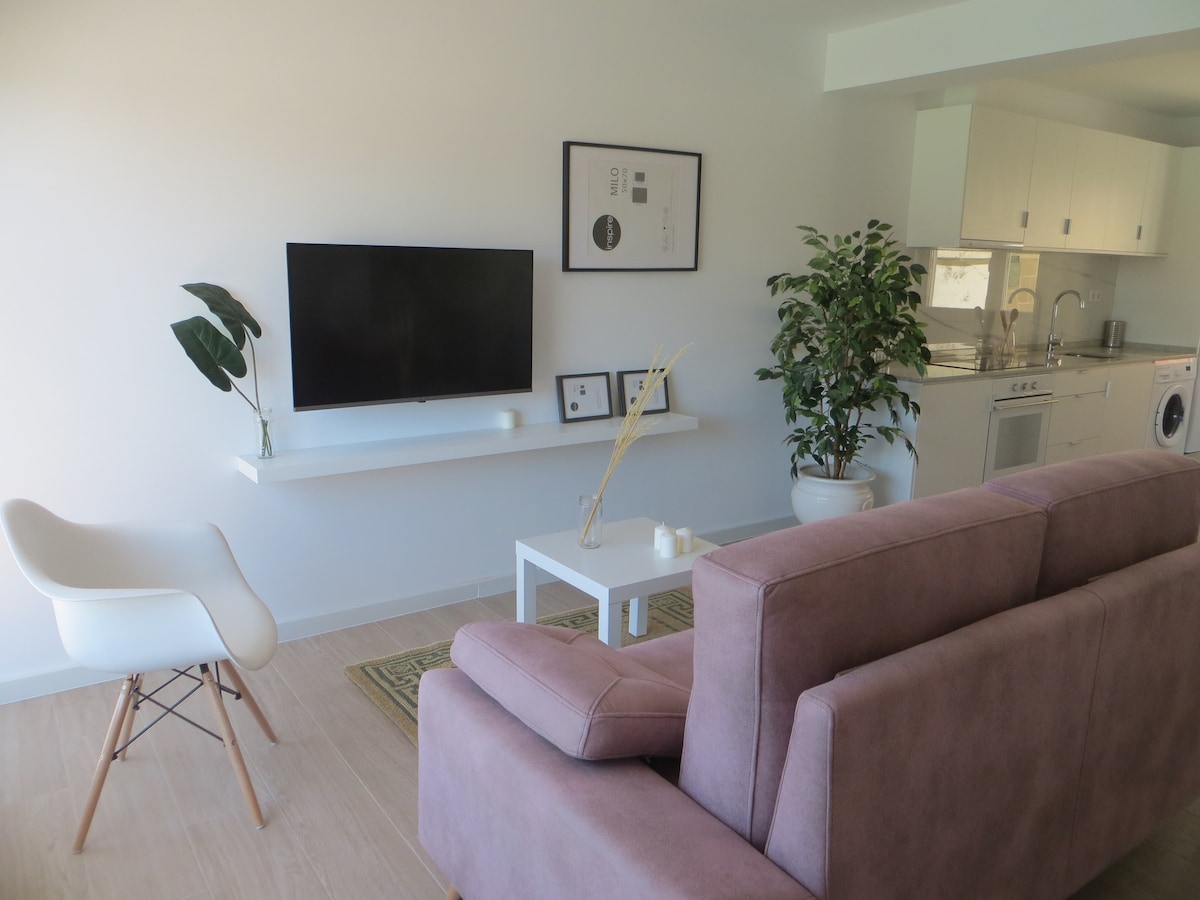 Top Airbnb: Apartment "Na Beira Do Mar" in O Pindo in Carnota