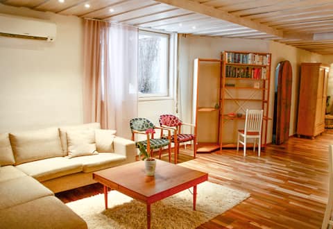 A cozy residence in the manor landscape