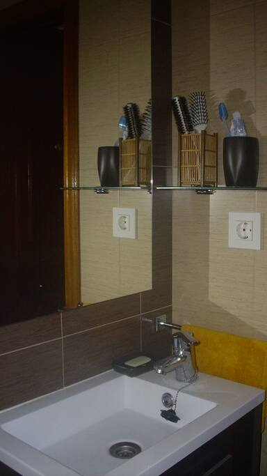 Baño acogedor y moderno