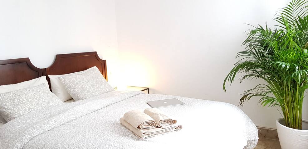 BEST LOCATION.  CITY SQ 1MIN WALK 2 BEACH