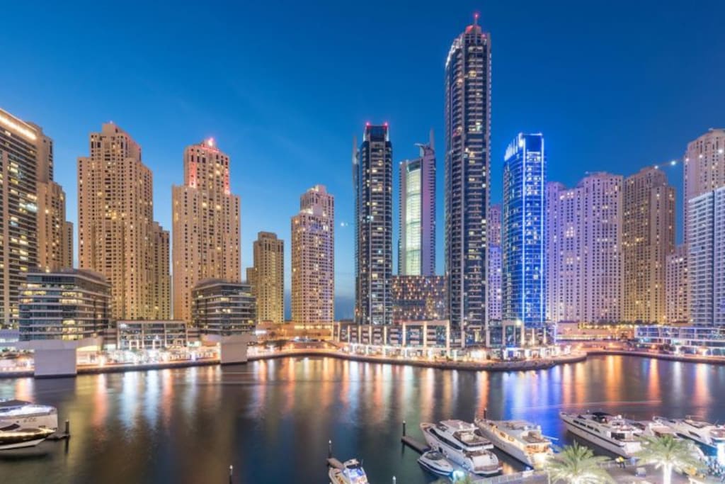Night view to Dubai Marina