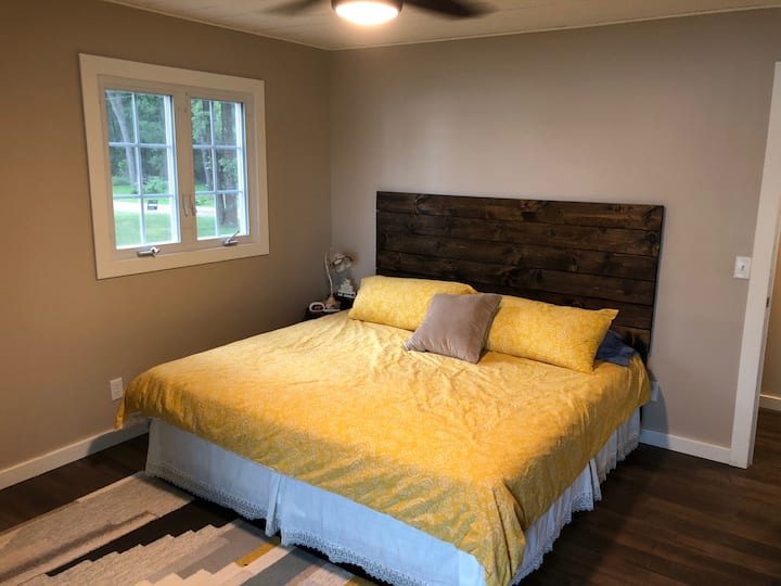 加大双人床卧室