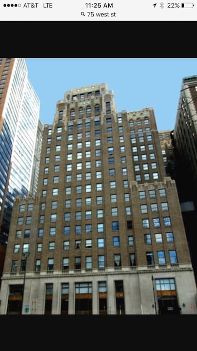Luxury building. Next door to amazing 4000 sq ft beer garden, and across the street from Brookfield Place(the center of NYC's luxury shopping) and the Hudson River waterfront.