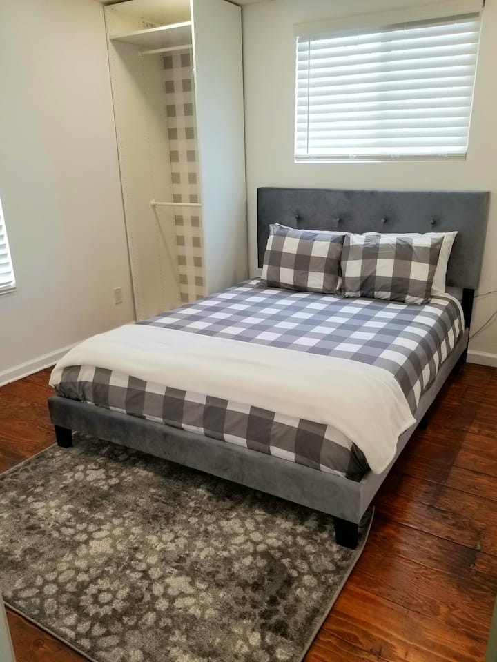 *Pet Friendly, Rustic-glam Home With Jacuzzi - Monterey, CA