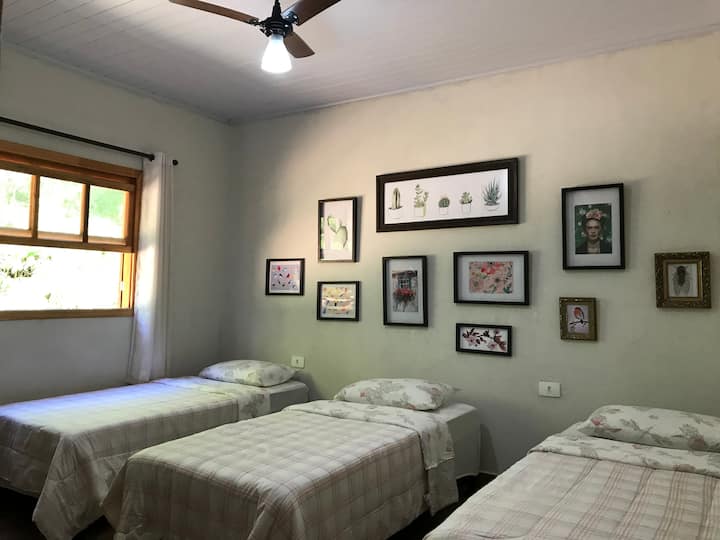 Suíte 2 - 3 camas de solteiro