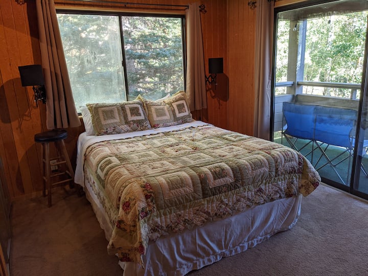 Ოსტატი 152 × 203 სმ ზომის საწოლით